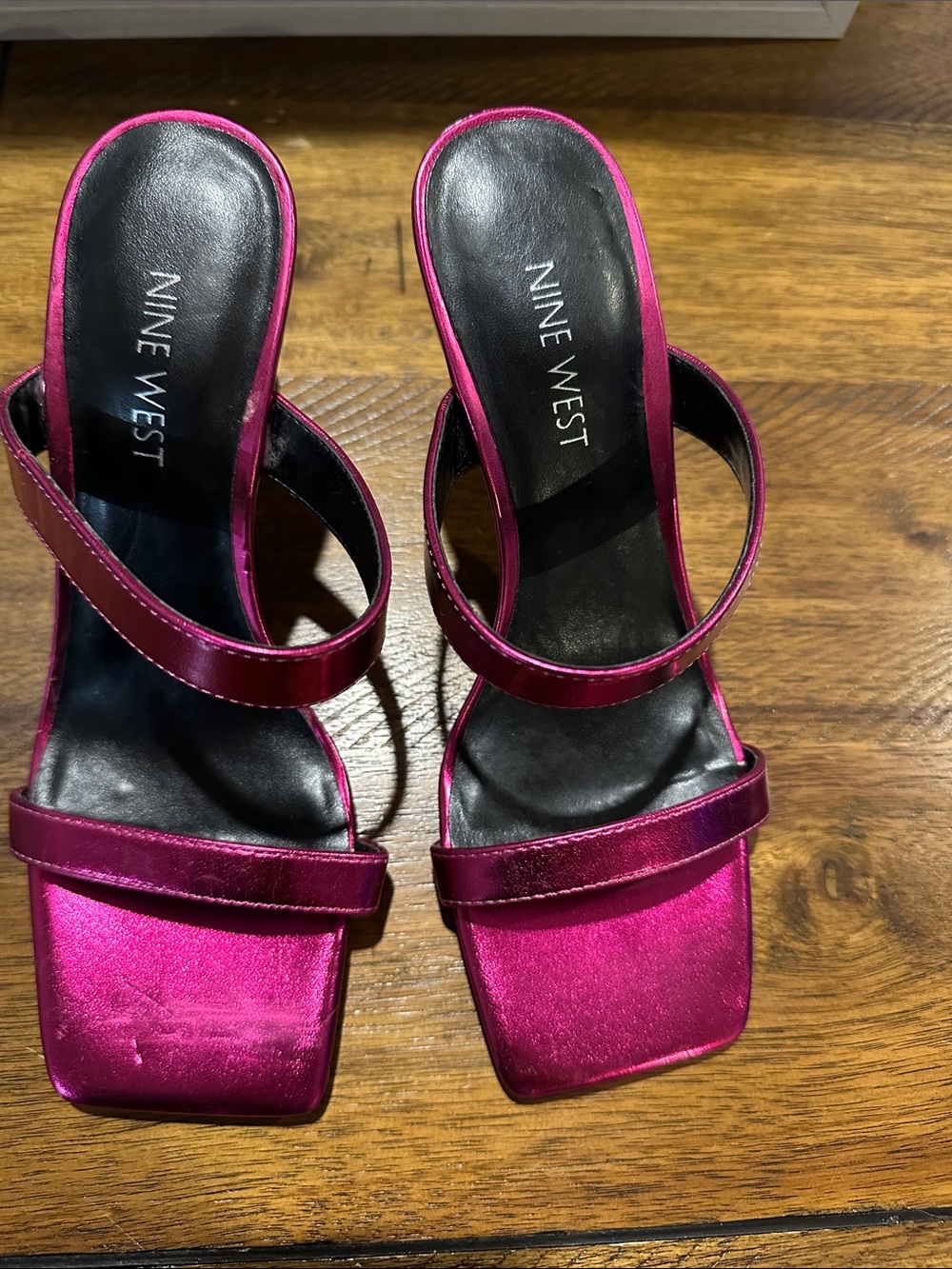 NWOT Nine West Metallic Magenta Strappy Heeled Sandals